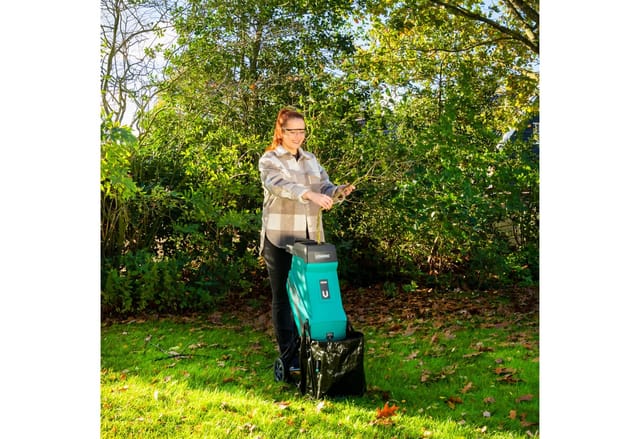 Häcksler 2500W - Für Äste bis Ø45mm - Inkl. 45L Auffangsack & Schiebestock