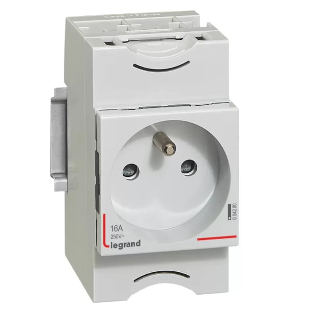 Ausgang 10/16 a 250V 2P + t ausgehend mit Verschluss Legrand 004280