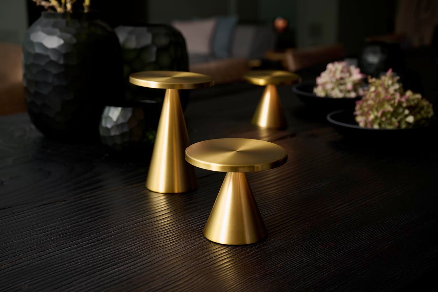 APS LED Tischleuchte Akku-Tischleuchte "CONE", Höhe 18 cm, USB-Ladefunktion, LED fest integriert, warmweiß - kaltweiß, inkl. Ladestation, USB-Ladekabel und Fernbedienung Bild 2