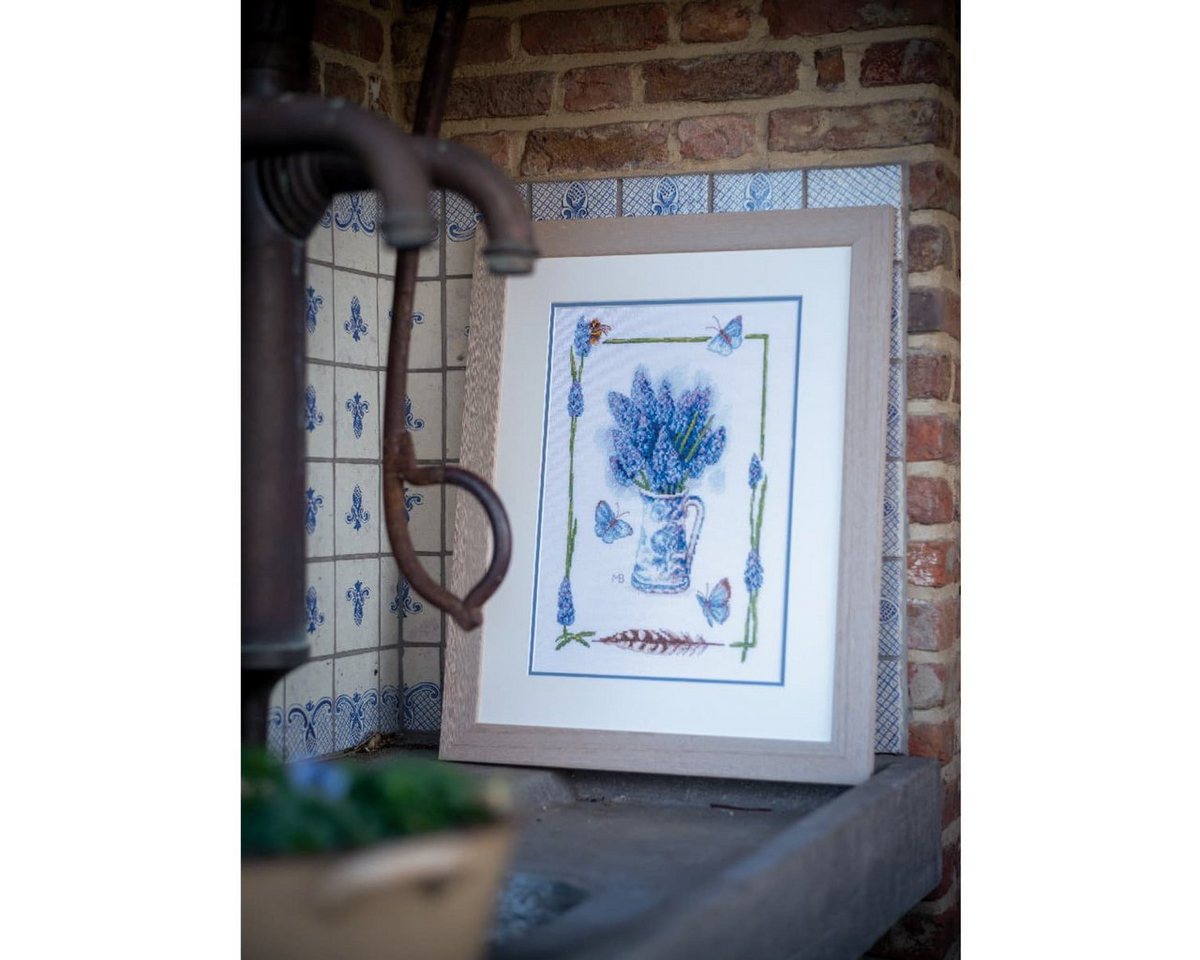 Lanarte Kreativset Lanarte Kreuzstich Set "Blaue Traubenhyazinthe Marjolein Bastin", (embroidery kit by Marussia)