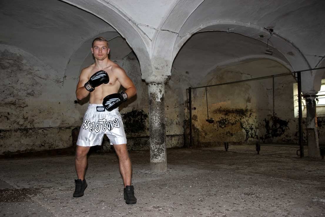 BAY-Sports Boxhandschuhe Black Or Black Box-Handschuhe schwarz Boxen Kickboxen Thai Boxen, Edles, vollständig schwarzes Design, Matt / Glänzend Bild 2