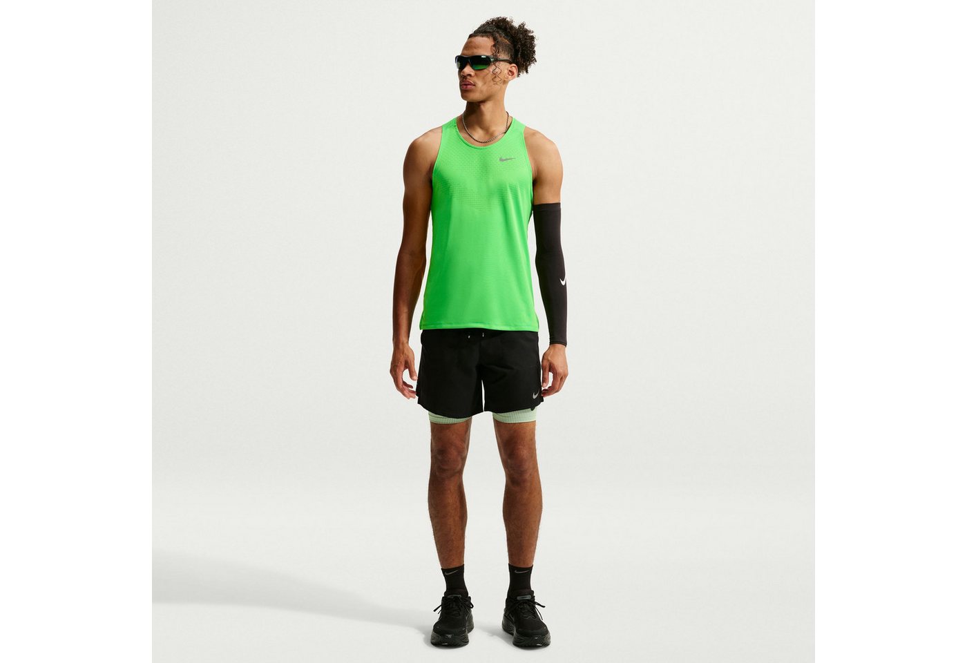 Nike Laufshirt M NK DFADV STRIDE TANK mit reflektierenden Elementen, für Laufen, aus Polyester Bild 2