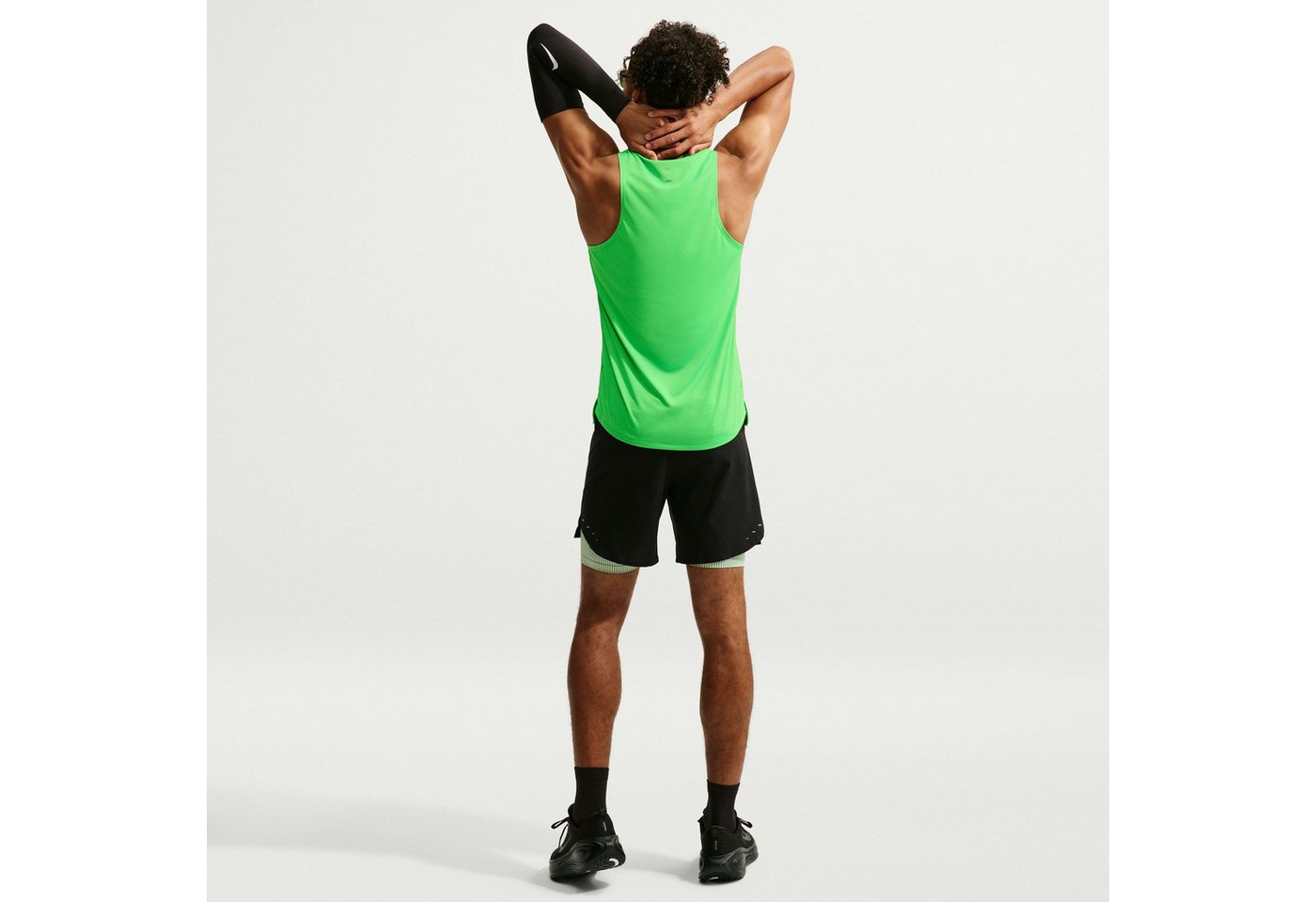 Nike Laufshirt M NK DFADV STRIDE TANK mit reflektierenden Elementen, für Laufen, aus Polyester Bild 4