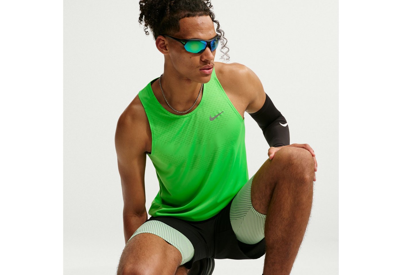 Nike Laufshirt M NK DFADV STRIDE TANK mit reflektierenden Elementen, für Laufen, aus Polyester Bild 5