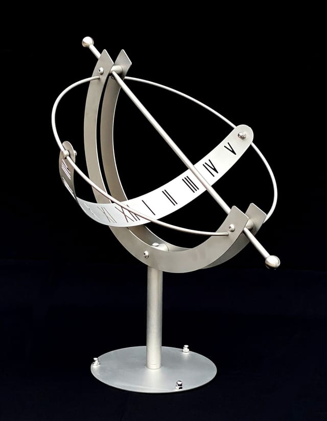 DanDiBo Sonnenuhr Edelstahl für den Garten 70 cm Rostfrei 96207 mit Säule Ausrichtbar Wetterfest Gartenuhr Modern Metall