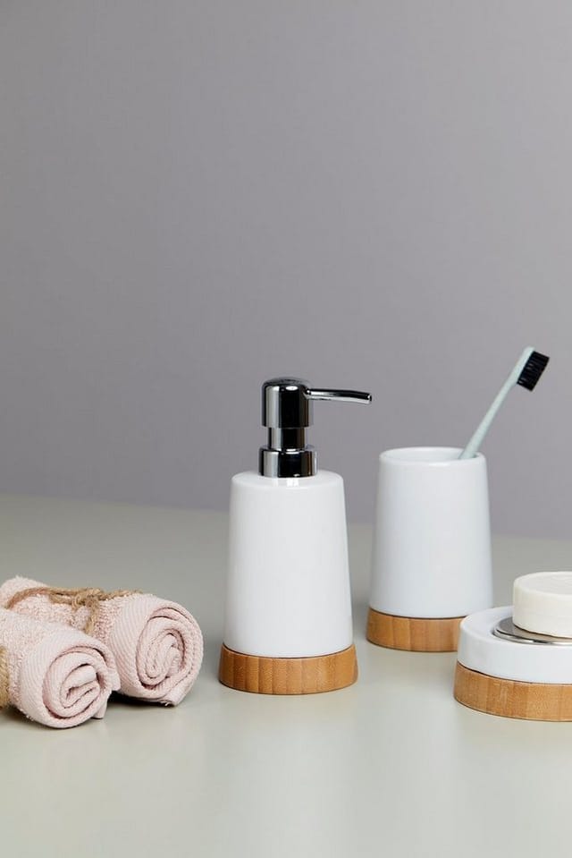 Wenko - Seifenspender Bamboo Keramik, 330 ml, Weiß, Keramik weiß, Bambus - weiß