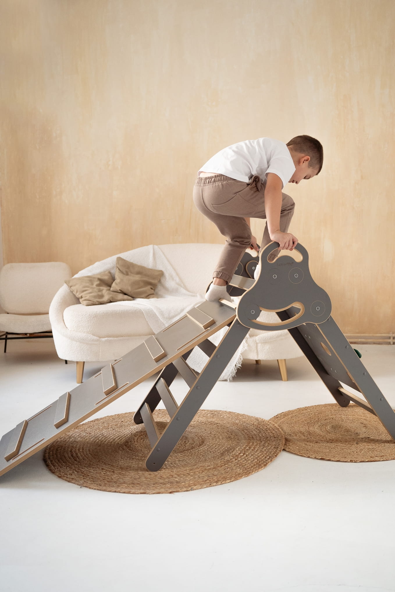 Pikler Kletterwand Mit Leiter Und Großer Rutsche - Grau