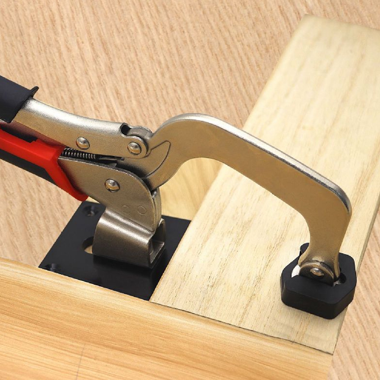 Klemmen Und Befestigungsvorrichtungen Für Die Holzbearbeitung