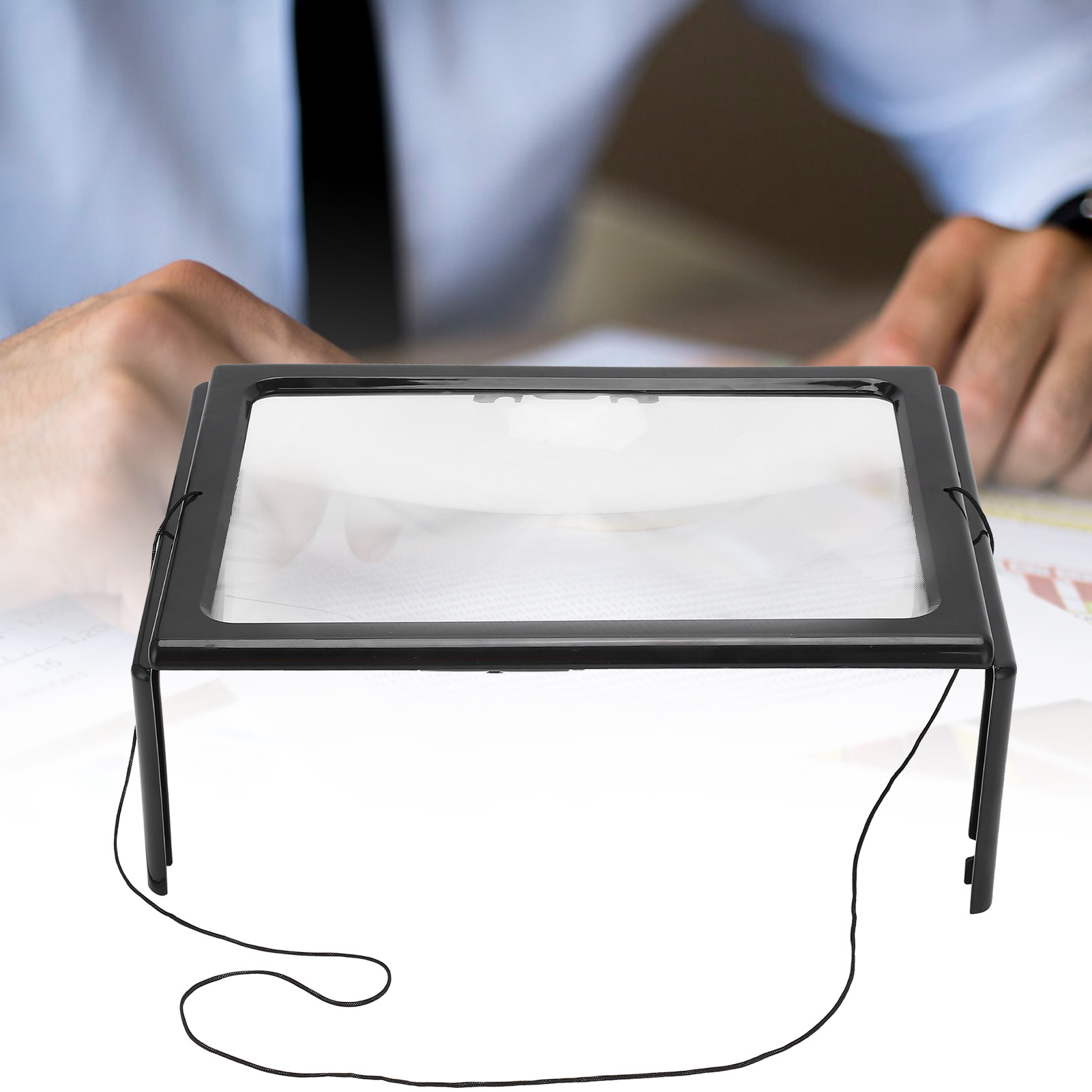 Tisch-leselupe Aus Pvc Im A4-format Mit Licht Und Ständer.