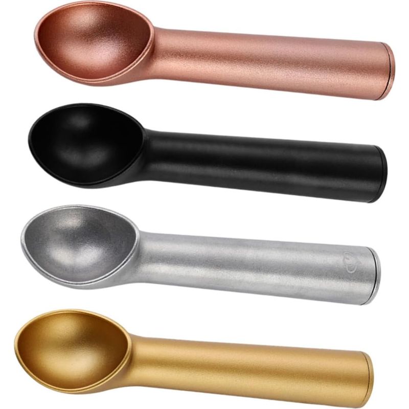 Set Mit 4 Robusten Aluminium-eiskugeln In Melonenform Mit Glatter, Abgerundeter Gestalt, Perfekt Für Desserts.