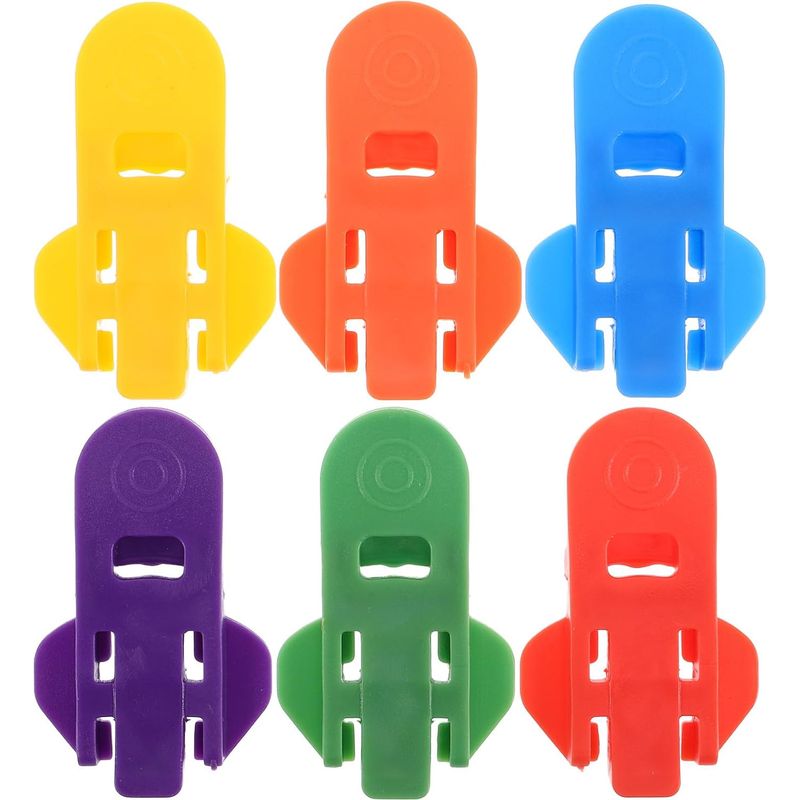 Set Mit 6 Tragbaren Bierdosenöffnern Aus Kunststoff