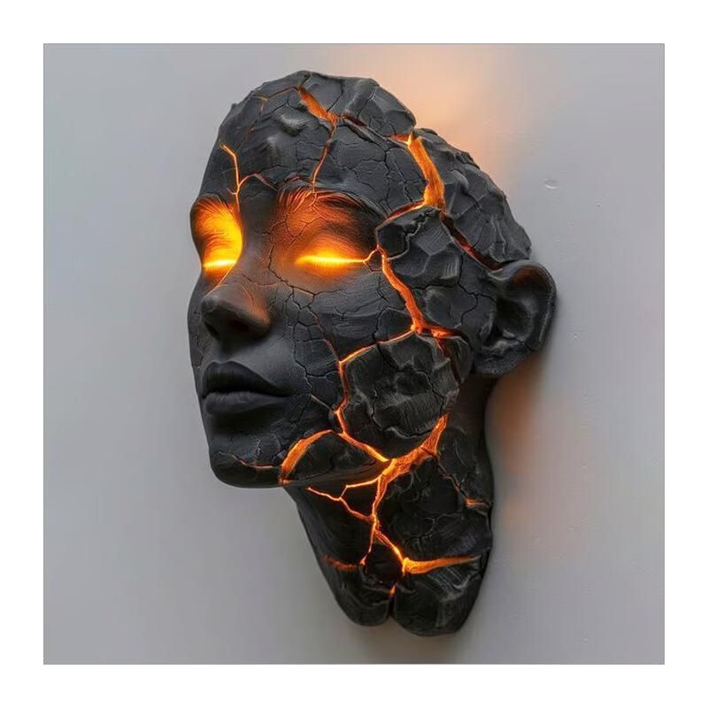 Wandleuchte Modell B, Design Mit Zerbrochenem Totenkopf, Rissige Textur, Dunkles Industrieambiente