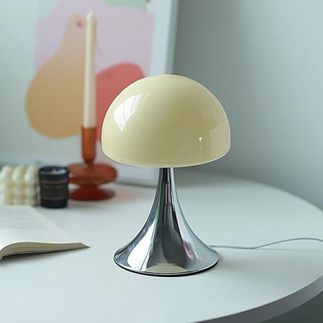Nachtlicht Fürs Schlafzimmer – Tischlampe Mit Usb-anschluss Und Metallfuß