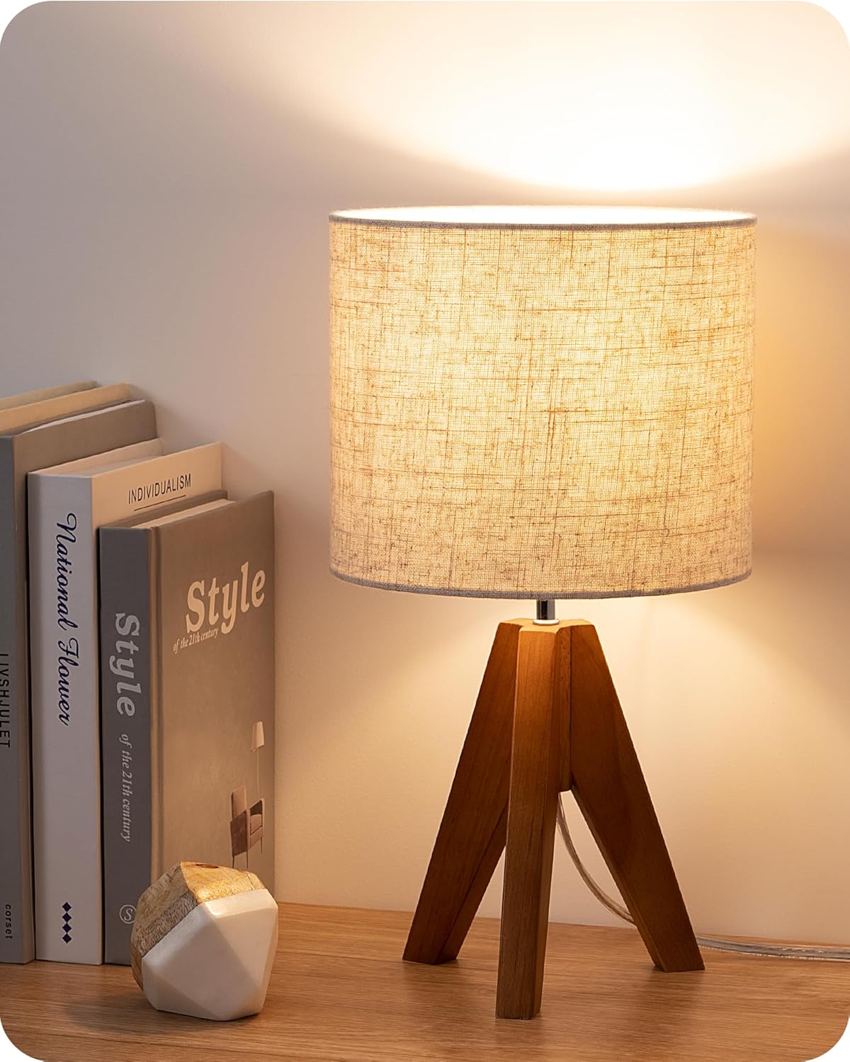 Dreibein-tischleuchte, Niedliche Kleine Nachttischlampe, 36 Cm, E26-fassung Hellbrauner Holzfuß, Leinenbeiger Lampenschirm, Nachttischlampe Für Kinderzimmer, Schlafzimmer, Babyzimmer, Wohnzimmer