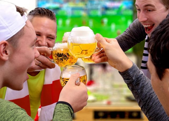 Stölzle Lausitz Bierkrüge Fußball 400 ml 6er Set