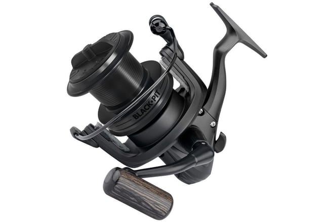 Spro Black Pit 6000 Karpfenrolle