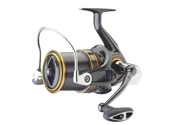 Daiwa 23 EMBLEM SURF 45 SCW QD Brandungsrolle