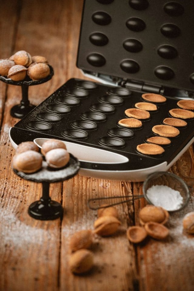 Zilan Elektrischer Nussbäcker Oresckis Nut Maker Antihaftbeschichtung 1400 Watt weiß
