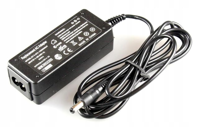 CoreParts AC Adapter 12V 3A Schwarz