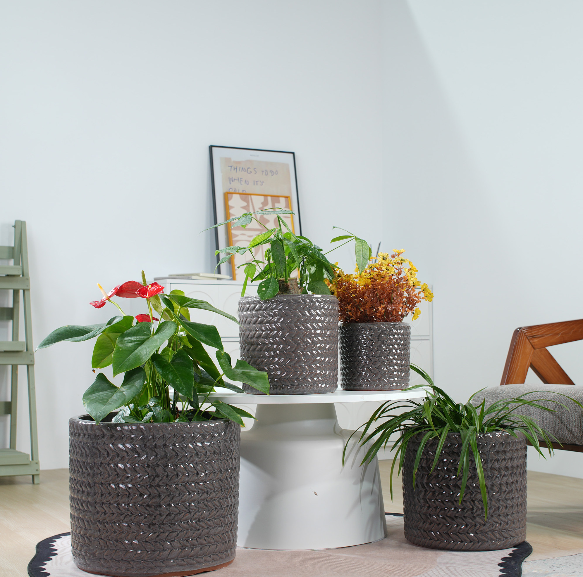 4er-set Blumentöpfe Aus Glänzender Grauer Keramik Mit Chevron-relief Havrya