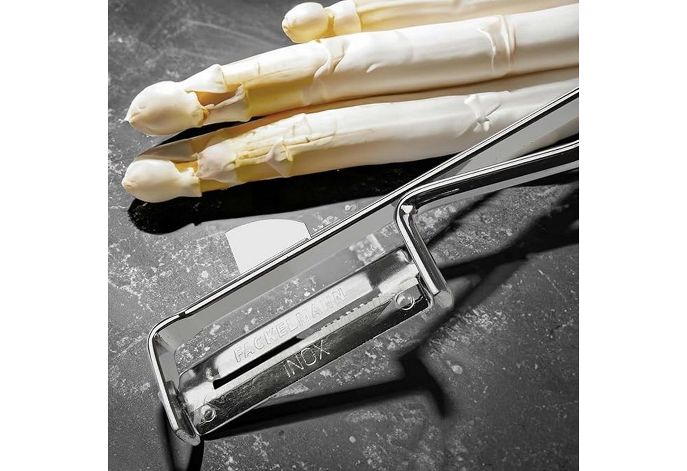 FACKELMANN Spargelschäler Universal-Sparschäler 2er Set, inkl. 10 Ersatzklingen, Edelstahl, Ideal für Spargel, Obst und Gemüse, Silber, Pendelklinge Bild 3