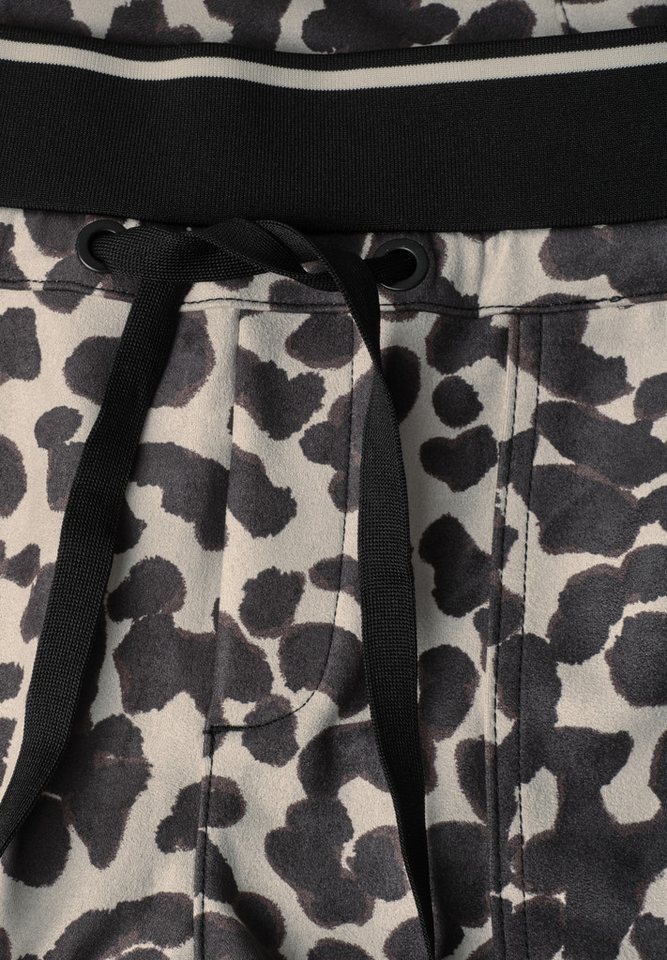 STREET ONE STUDIO Jogger Pants mit Leo-Muster