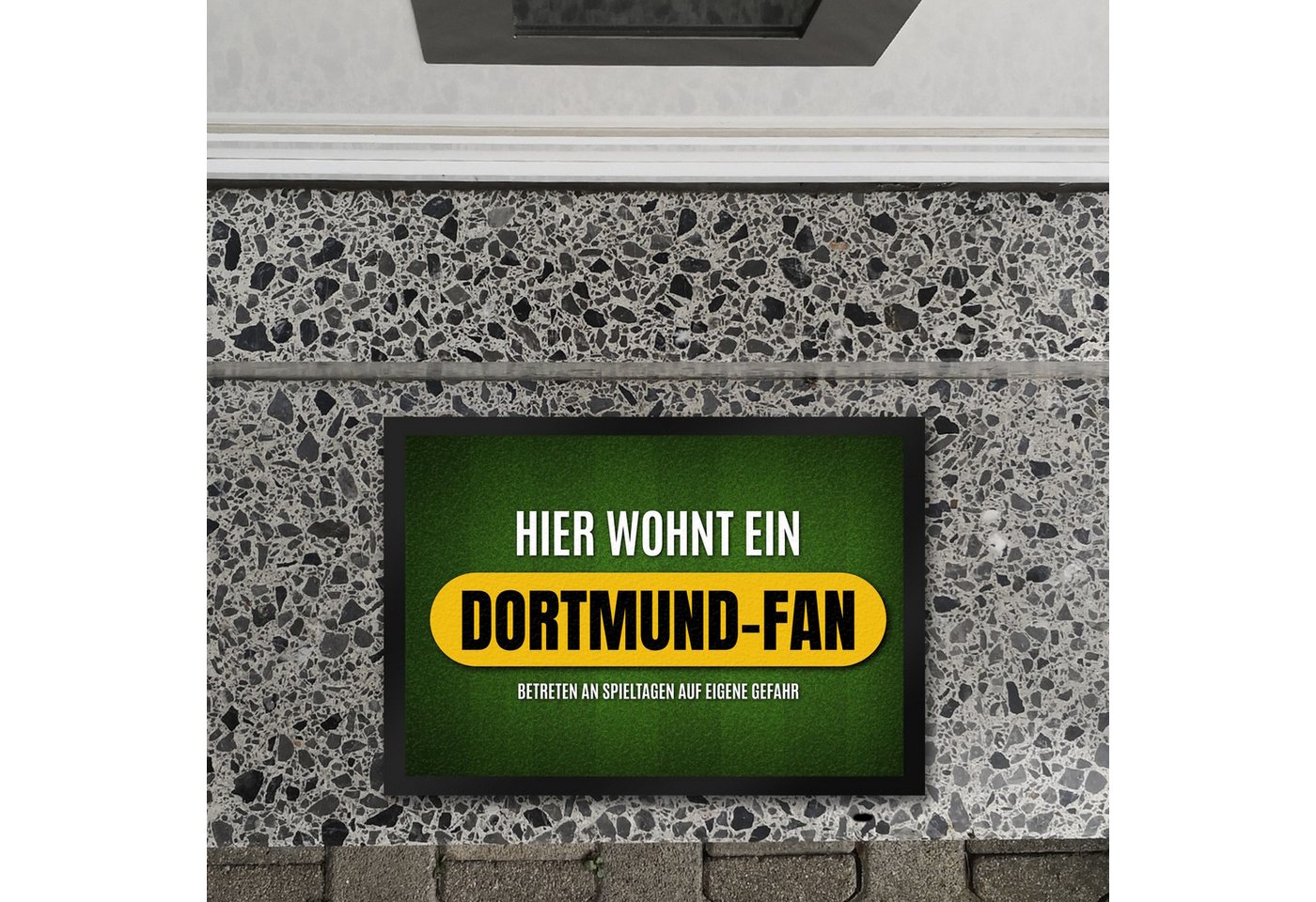 speecheese Fußmatte Hier wohnt ein Dortmund Fan Fußmatte mit Rasen Motiv Fußball Tor Bild 2