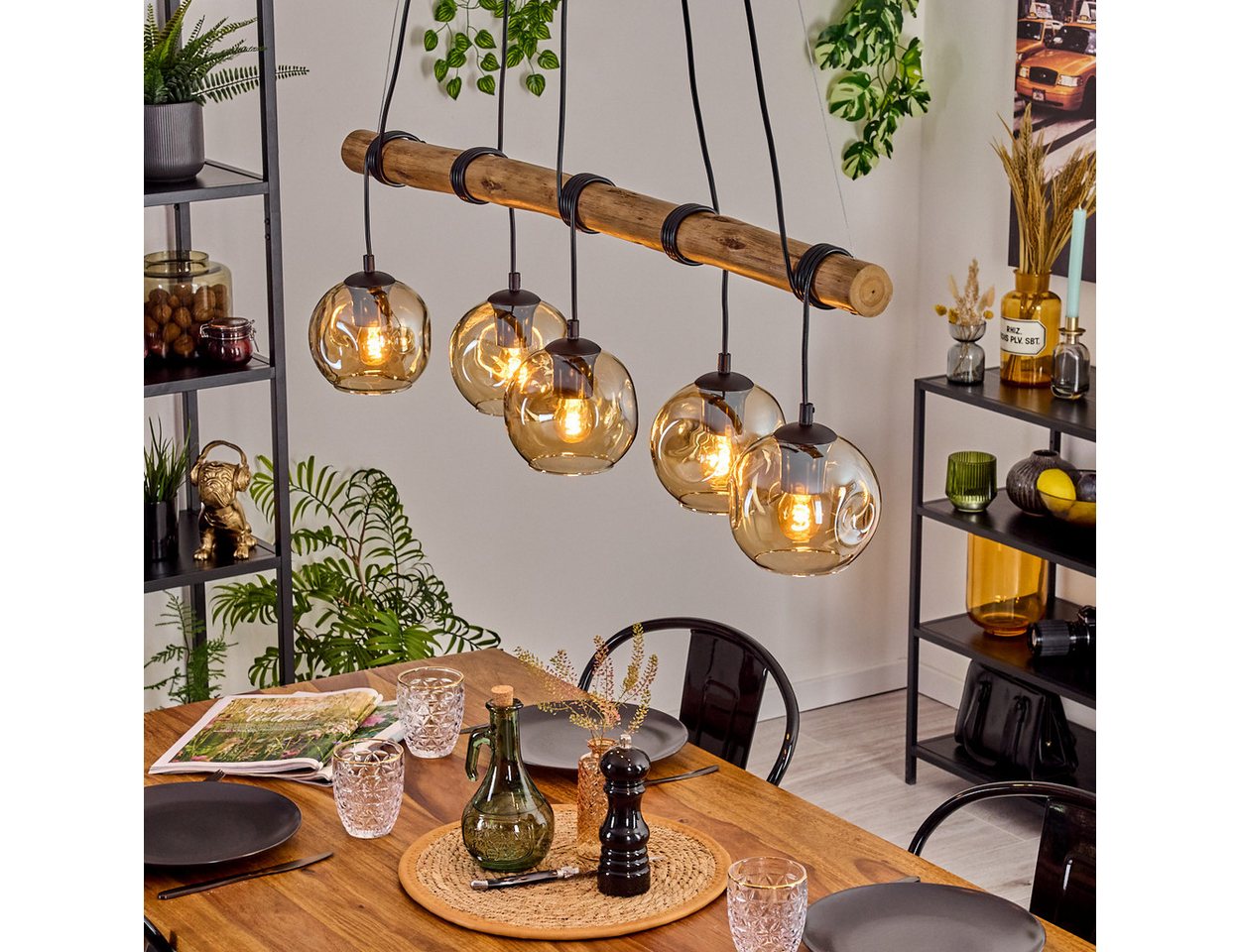 hofstein Pendelleuchte Hängelampe aus Metall/Holz/Glas in Schwarz/Natur-/Bernsteinfarben, ohne Leuchtmittel, Hängeleuchte Retro/Boho mit Glasschirmen und Holzbalken, 5 x E27 Bild 2