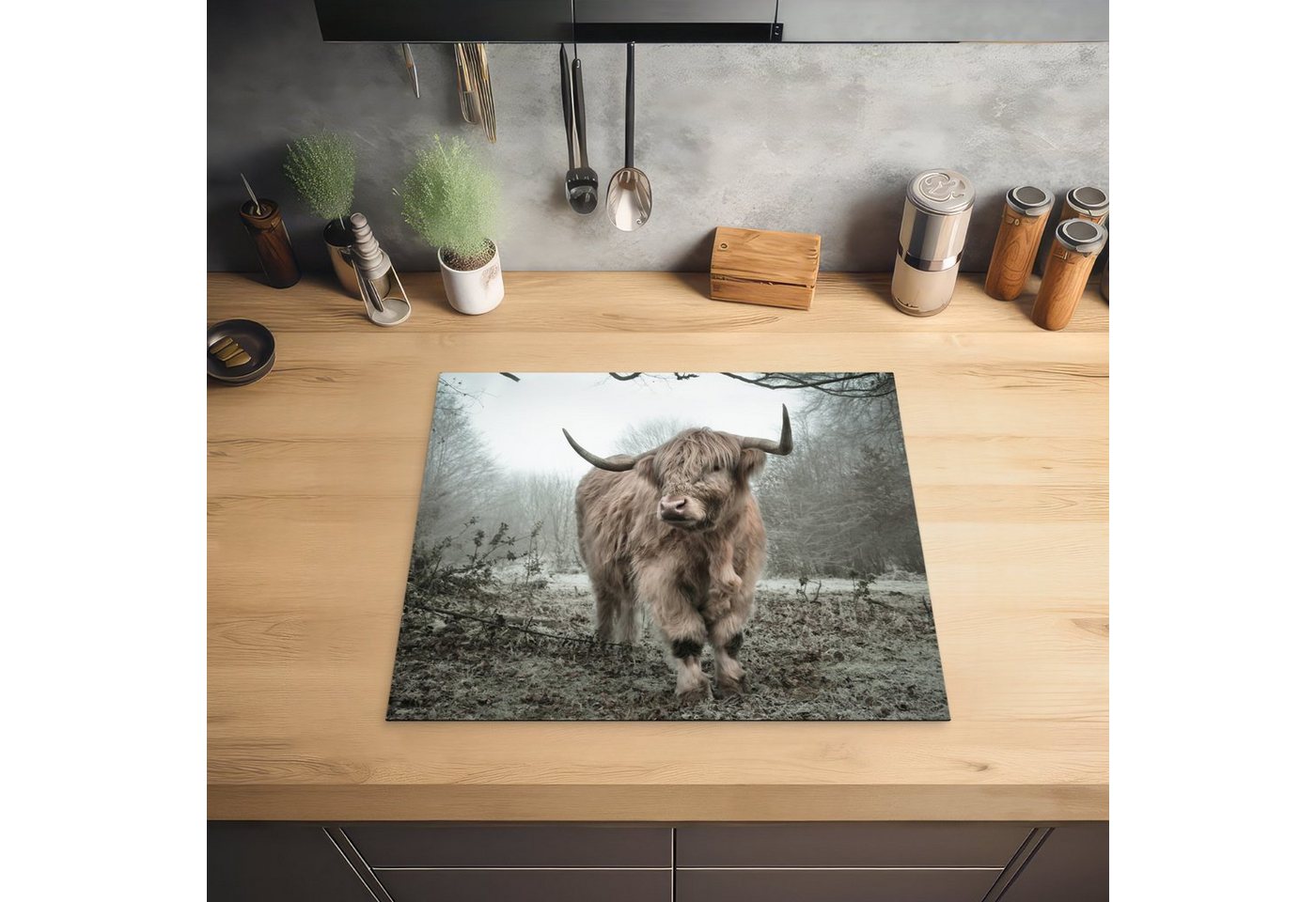 MuchoWow Herd-Abdeckplatte Schottischer Highlander - Wald - Nebel - Kuh - Tiere - Natur, Vinyl, (1 tlg), Ceranfeldabdeckung Küche, Herdabdeckplatte Einteilig, 60x52 cm Bild 2