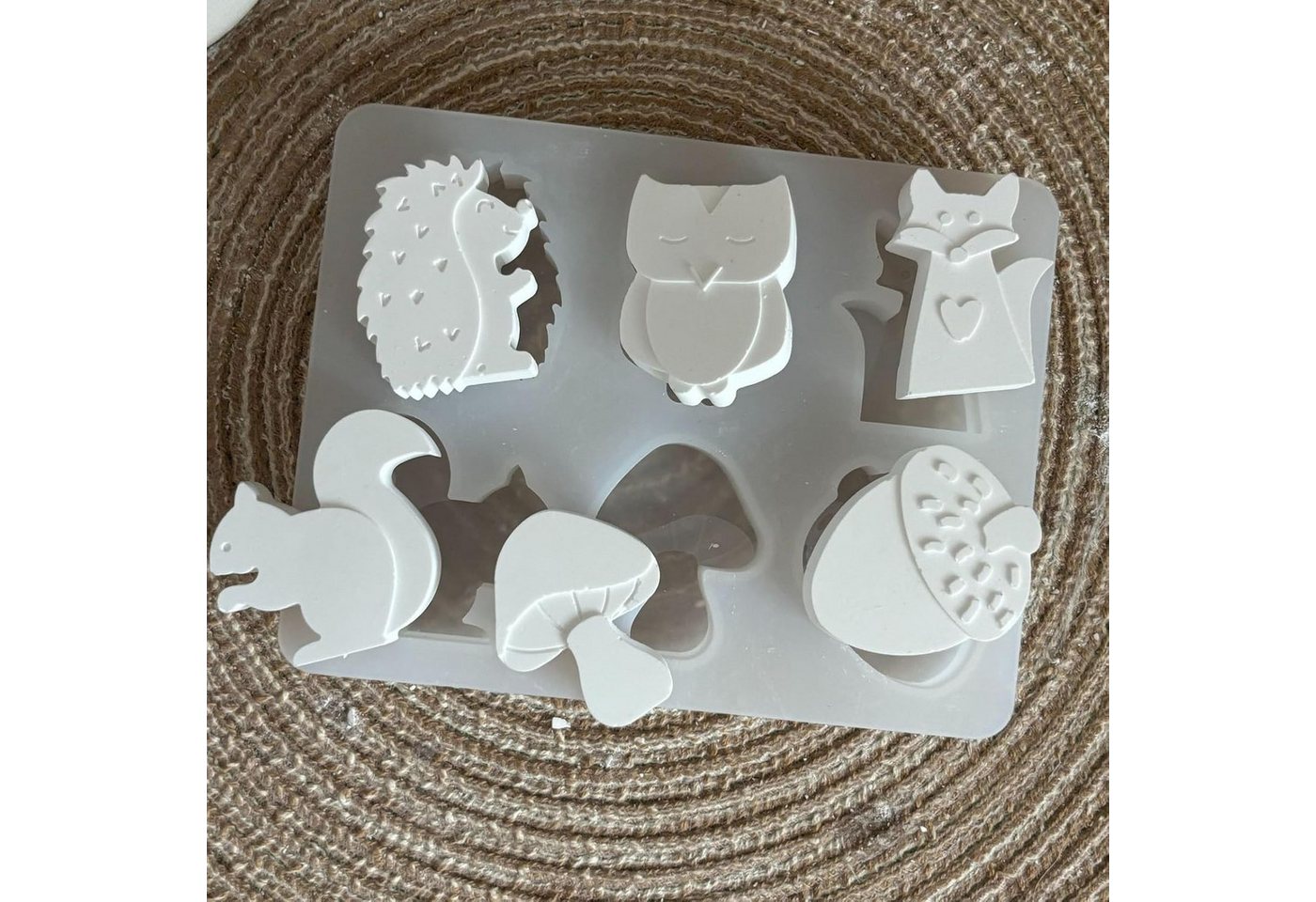 FOUORTUNATE-BEE Backform 6er Silikonformen Set Herbst mit Igel, Eichhörnchen und Pilzmotiv, Silikon Gießformen für Herbstdeko, Gips, Harz und DIY Kerzenprojekte Bild 4