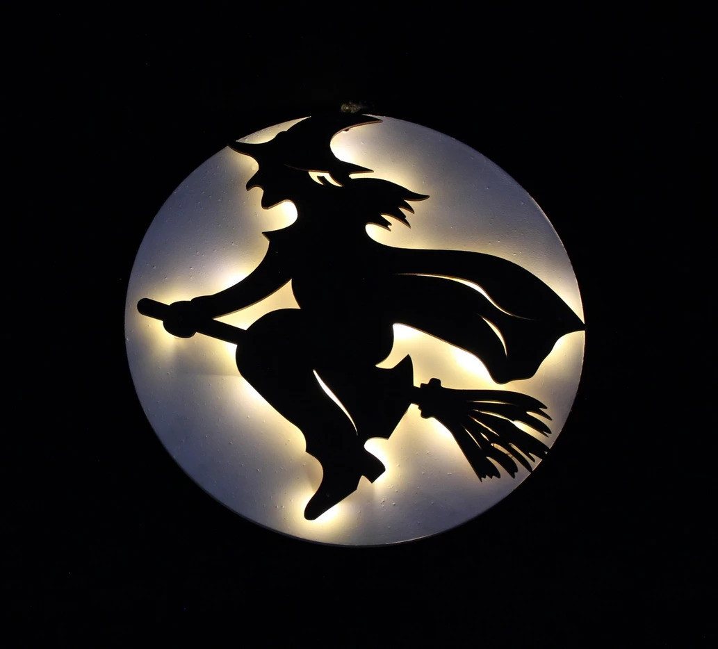 Home-trends24.de LED Dekofigur Hexe Hänger Besen Wand Tür LED Deko Halloween Party Bild 3