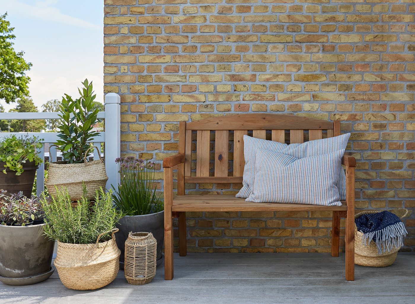 Mega-Holz Gartenbank Gartenbank Holz mit Rückenlehne ZWEISAM 110 x 63 x 97 cm aus FSC-Holz, Massive Holzbank für Garten, Balkon und Terrasse Bild 3
