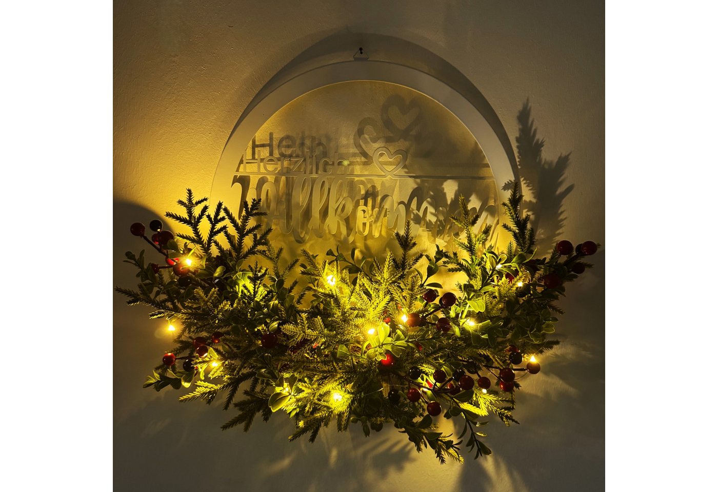 Online-Fuchs Dekokranz - Türkranz mit Tannenzweigen, LED-Lichterkette & Timer - Herbstdeko, mit Schriftzug "Herzlich Willkommen Bild 2