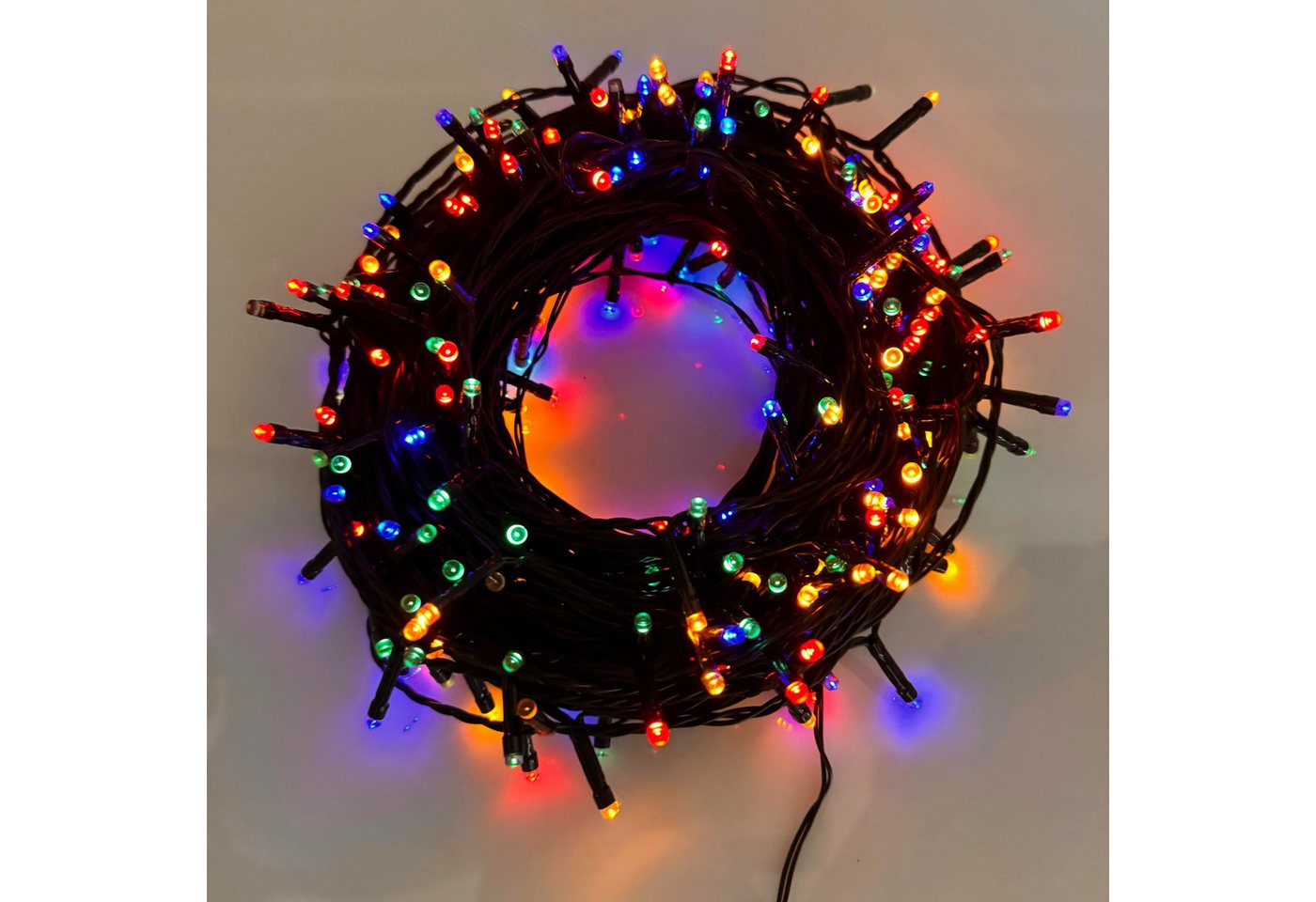 Online-Fuchs LED-Lichterkette für außen - Bunt mit Batterie & Solar betrieben (Hybrid), Timer, 8-Leuchtmodi - Mehrfarbig - 32m mit 300 LEDs - Weihnachtsdeko