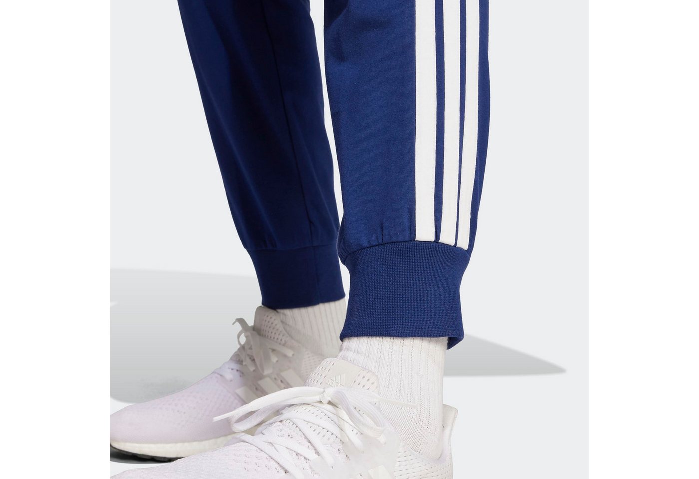 adidas Sportswear Sporthose ESSENTIALS 3-STREIFEN für Erwachsene, aus Baumwolle und Elasthan, mit Kordelverschluss Bild 2