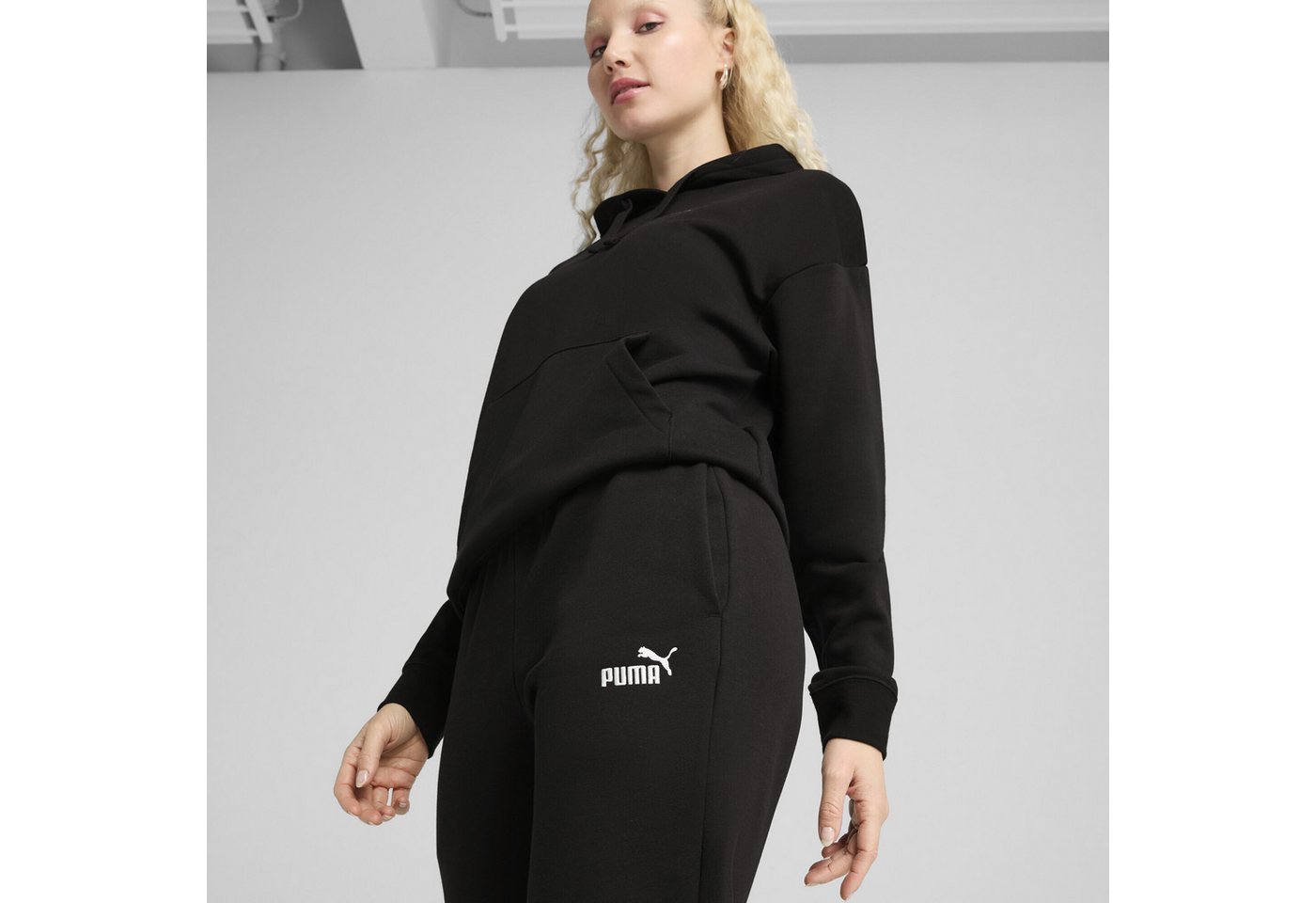 PUMA Sporthose Essentials Small No. 1 Logo Jogginghose Damen Bild 2