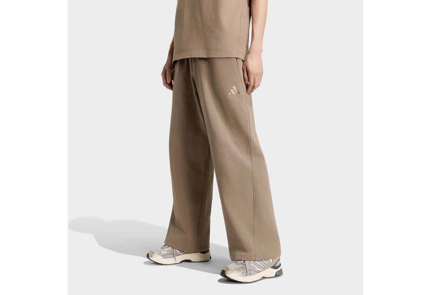 adidas Sportswear Sporthose ADIDAS KIT, WEIT GESCHNITTEN, KLEINES LOGO Schwere Premium-Qualität, robuste Stoffstruktur Bild 2
