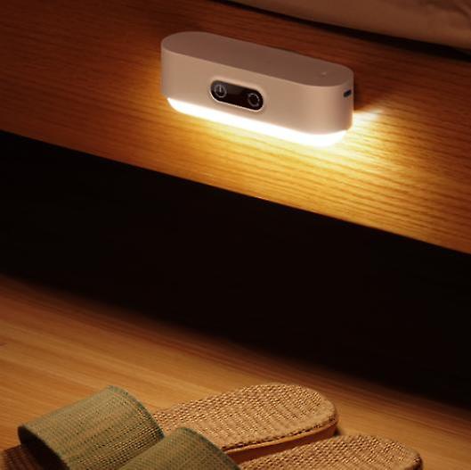 Wiederaufladbarer, Dimmbarer Led-streifen Für Schränke Und Küchen Mit 5 Lichtfarben Und Einem 2000-mah-akku