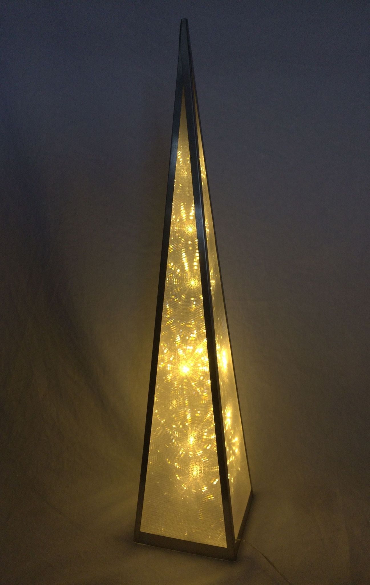 Led-weihnachtsbaum Pyramide Silber Mit Schneeflockeneffekt 90 Cm