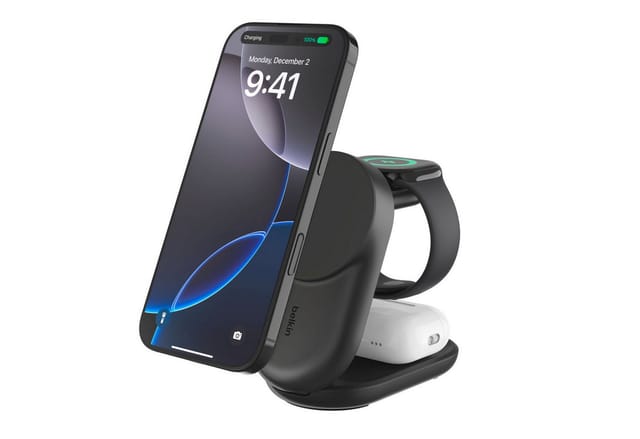 Belkin UltraCharge wireless charging stand - 3-in-1 magnetic foldable with Qi2 - + AC power adapter - 25 Watt