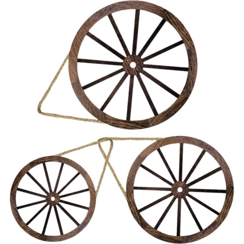 Set Aus 3 Hölzernen Wagenrädern Mit Hanfseil