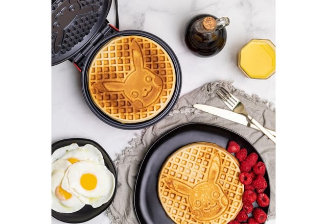 Uncanny Brands Waffeleisen Pokemon - Waffle Maker Pikachu