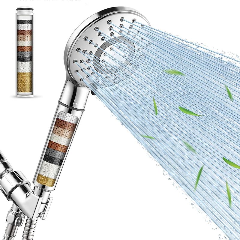 Un Pommeau De Douche Filtrant Avec Douchette À Main, Six Modes De Jet Haute Pression Et Un Filtre Intégré.