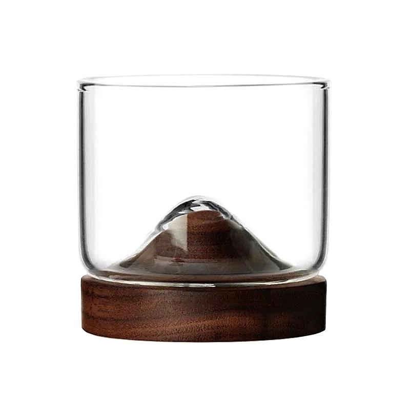 Whiskyglas Mit Holzuntersetzer