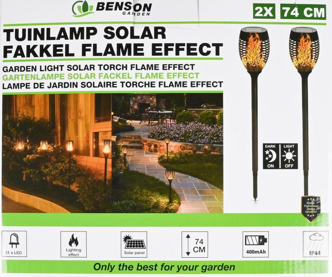 Solarbetriebene Gartenleuchte Mit Gemütlichem Flammeneffekt, Die Sowohl Die Umgebung Als Auch Ihren Geldbeutel Schont.