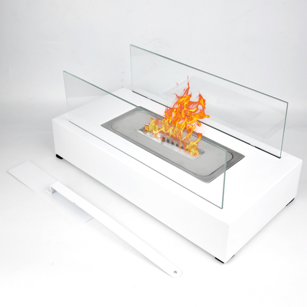 Tischfeuerstelle Für Drinnen Und Draußen. Ihre Tragbare Feuerstelle Für Drinnen Und Draußen Mit Tanzenden Flammen. Modernes Design Und Robuster Stahlsockel.