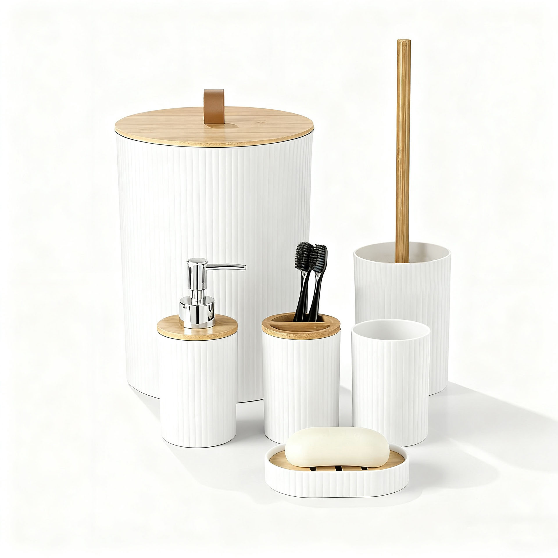 7-teiliges Gestreiftes Spülset Mit Runden Tassen Und Accessoires Aus Bambus Und Holz, 6-teiliges Spülset