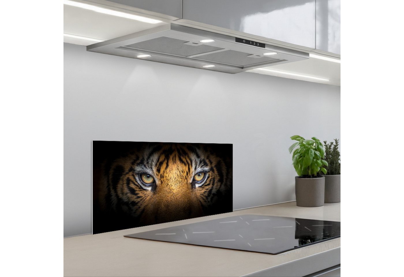 KitchenYeah Küchenrückwand selbstklebend (keine Folie) Tiger - Schwarz - Tier, (1-tlg), Küchenrückwand, Spritzschutz, Kitchen, 60x30 cm Bild 2