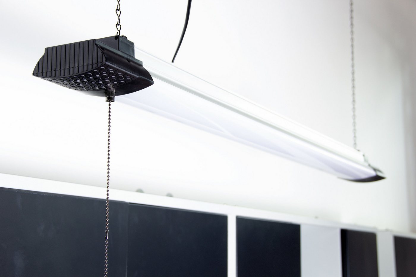 ONDIS24 LED Arbeitsleuchte Hängelampe mit Bluetooth und Lautsprecher 10 Watt 5000 Lumen, Werkstattlampe inkl. Stecker und Kette 118cm breit mit Aluminiumrahmen Bild 2