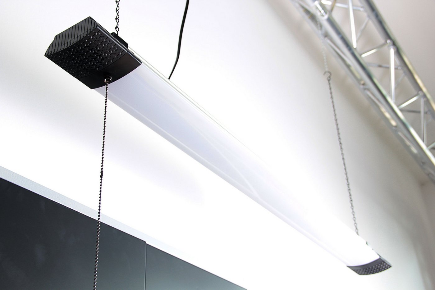 ONDIS24 LED Arbeitsleuchte Hängelampe mit Bluetooth und Lautsprecher 10 Watt 5000 Lumen, Werkstattlampe inkl. Stecker und Kette 118cm breit mit Aluminiumrahmen Bild 3